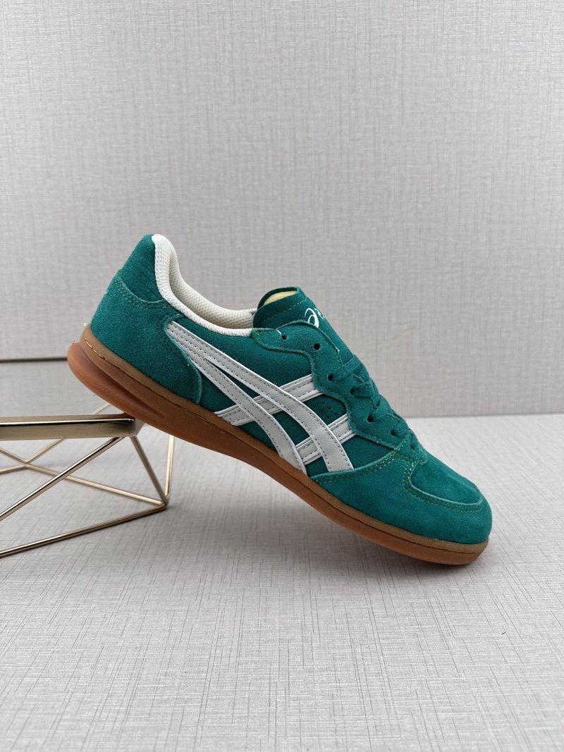 HAY x Asics Skyhand OG view