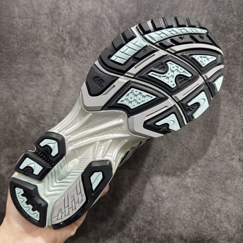 Asics Gel-Kahana Nimbus view