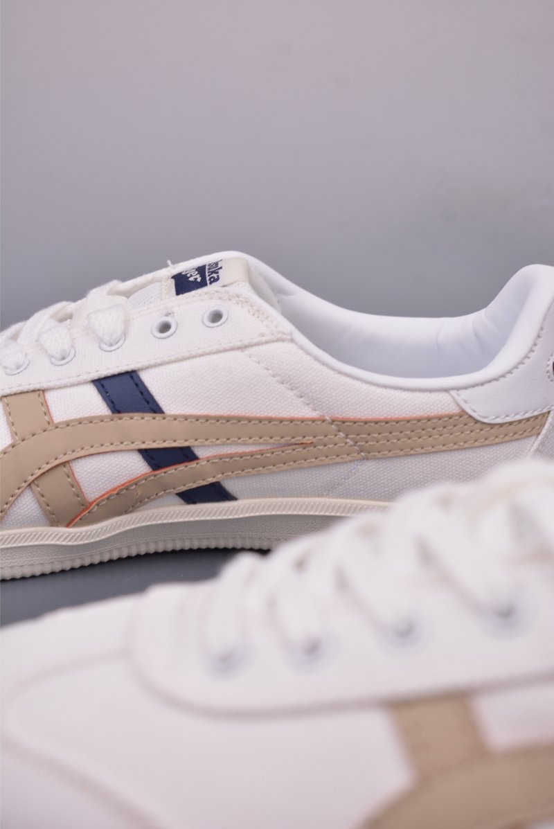 Asics Onitsuka Tiger Tokuten view