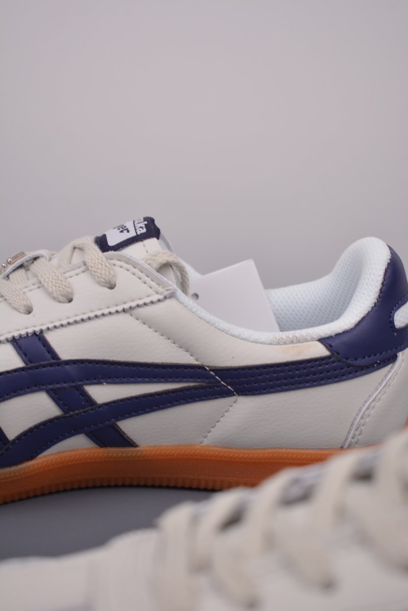 Asics Onitsuka Tiger Tokuten view
