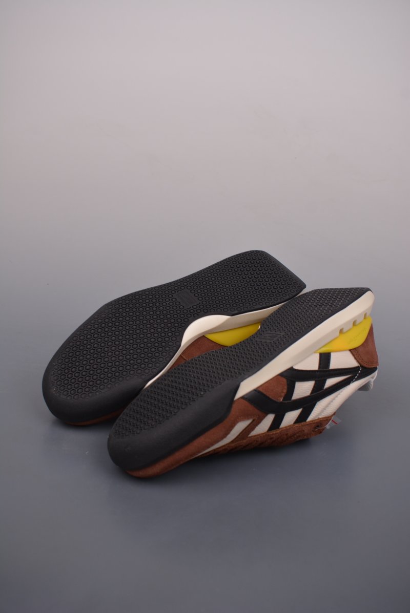 Asics Onitsuka Tiger Ultimate 81 EX view