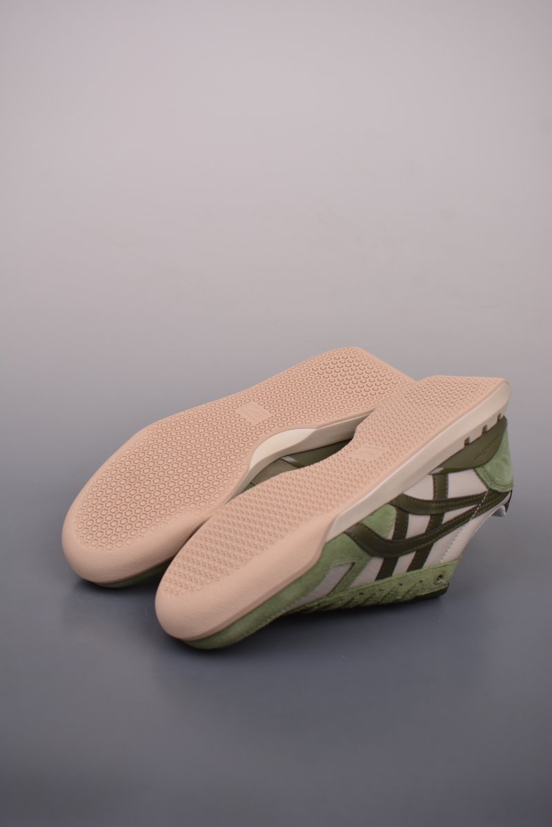 Asics Onitsuka Tiger Ultimate 81 EX view