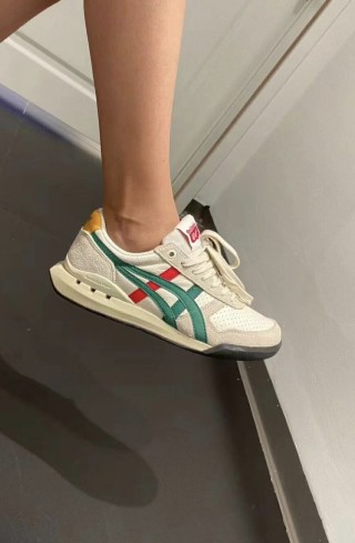 Asics Onitsuka Tiger Ultimate 81 EX view 2