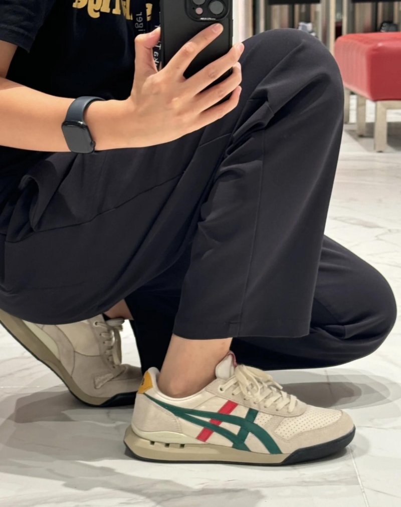Asics Onitsuka Tiger Ultimate 81 EX view