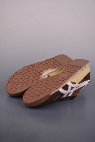 Asics Onitsuka Tiger Ultimate 81 view 3