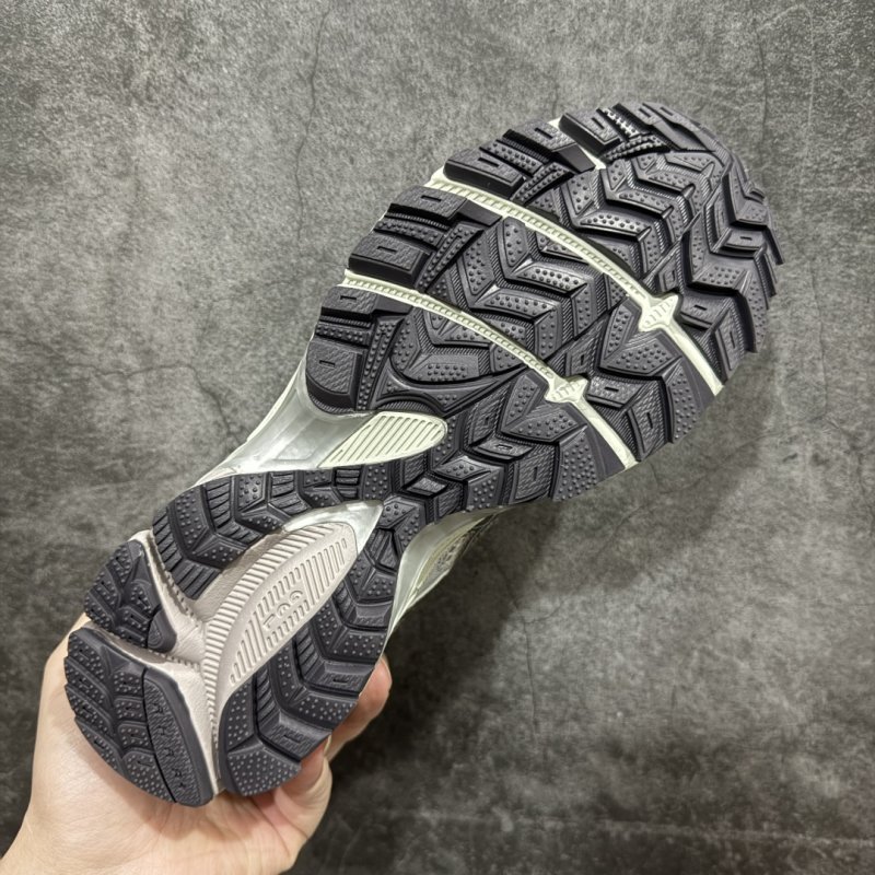 Asics Gel-Kahana 8 view
