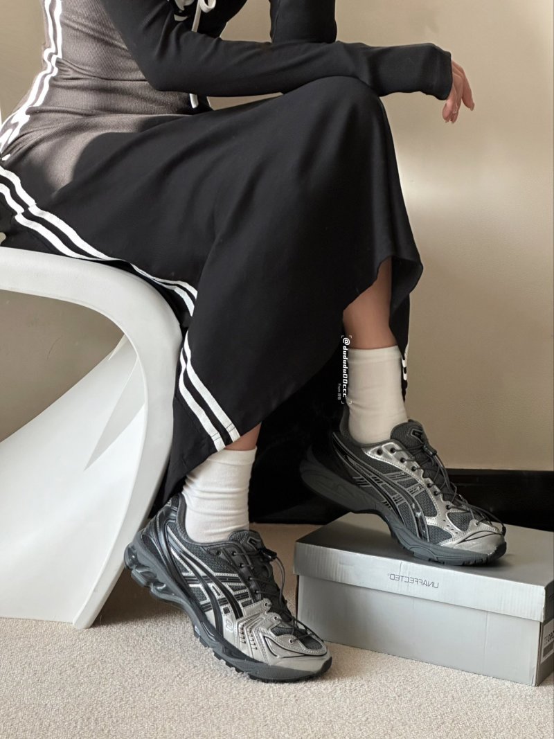 Asics Gel-Kayano 14 'Unaffected' view