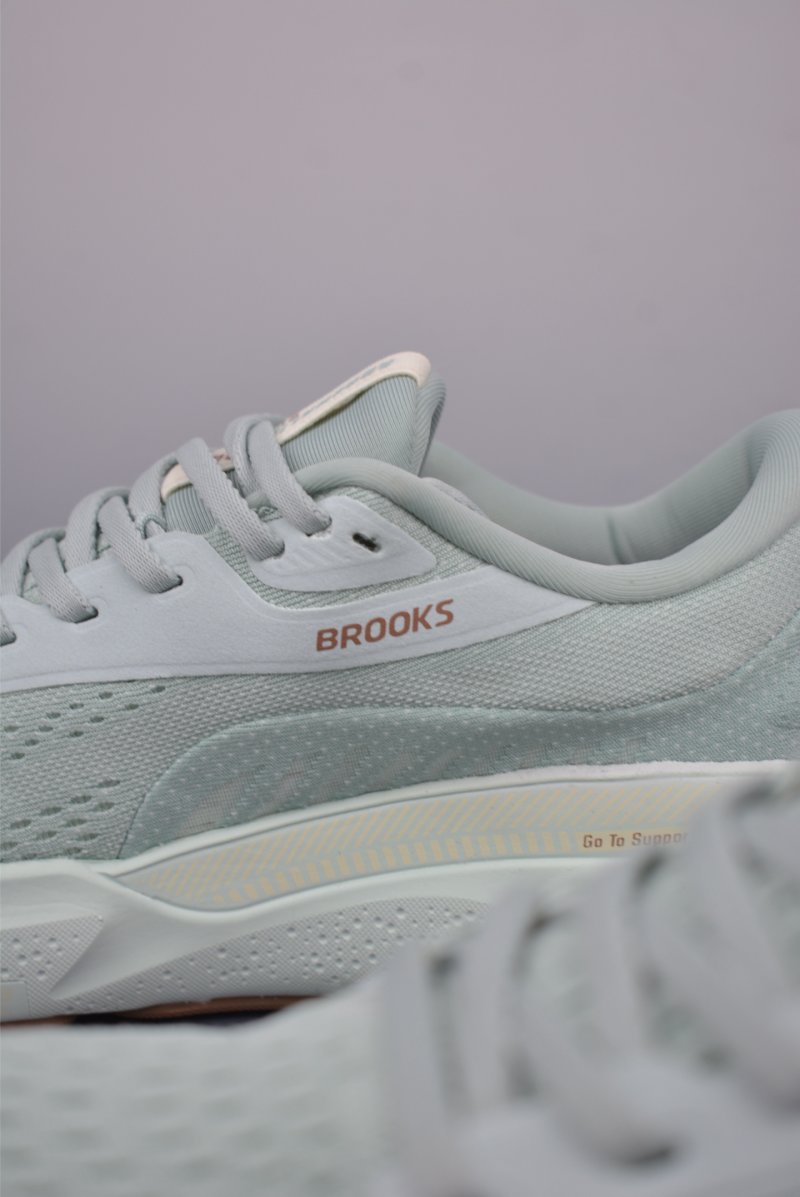 Brooks Adrenaline GTS 24 DNA LOFT V2 view