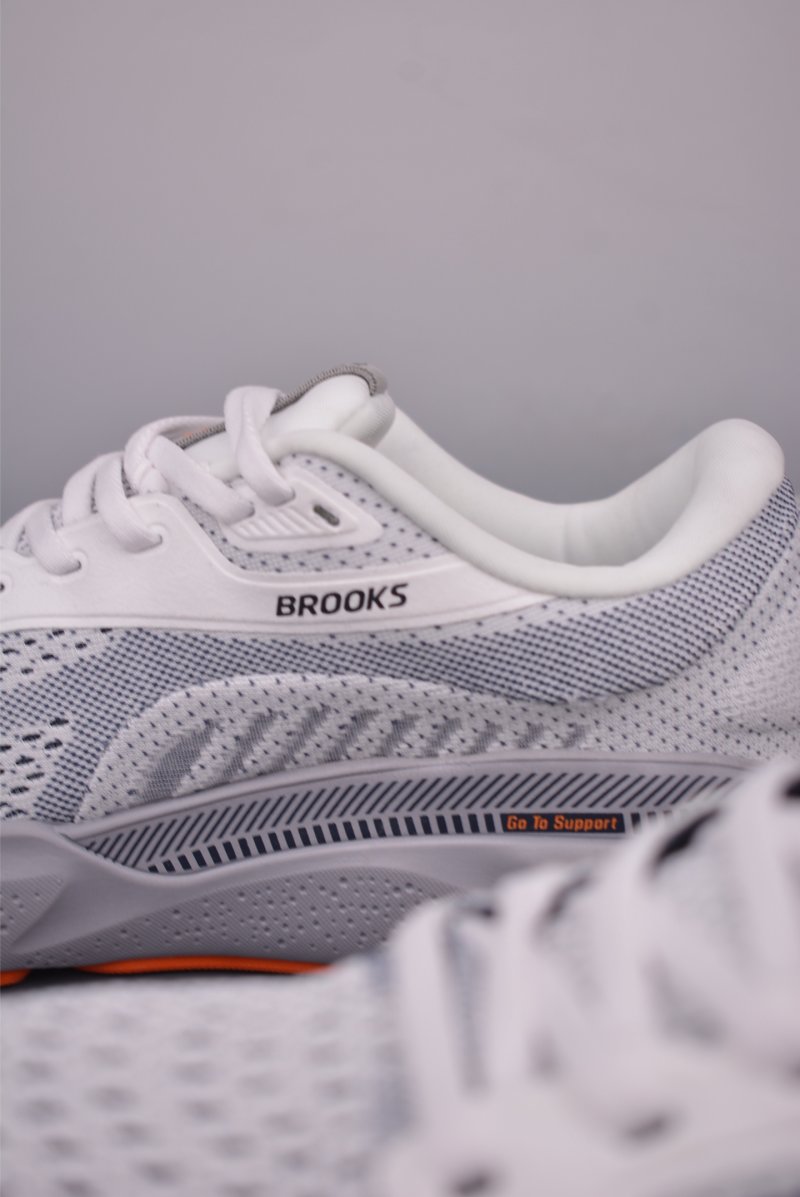 Brooks Adrenaline GTS 24 DNA LOFT V2 view