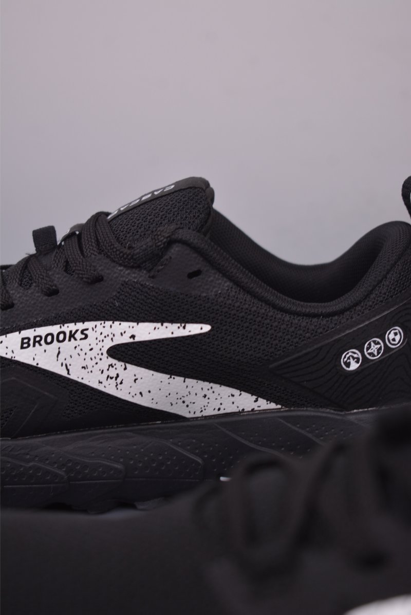 Brooks Cascadia 17 DNA LOFT V2 view