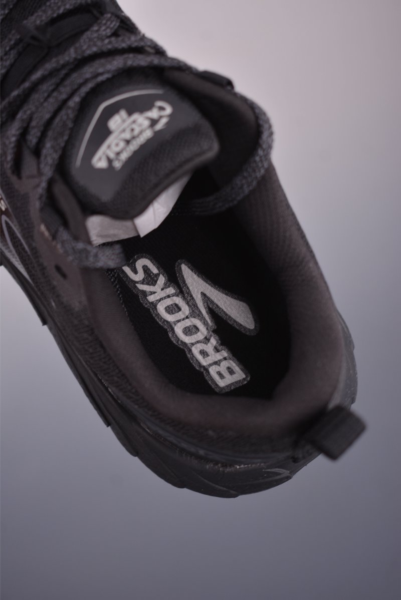 Brooks Cascadia 18 DNA LOFT V2 view