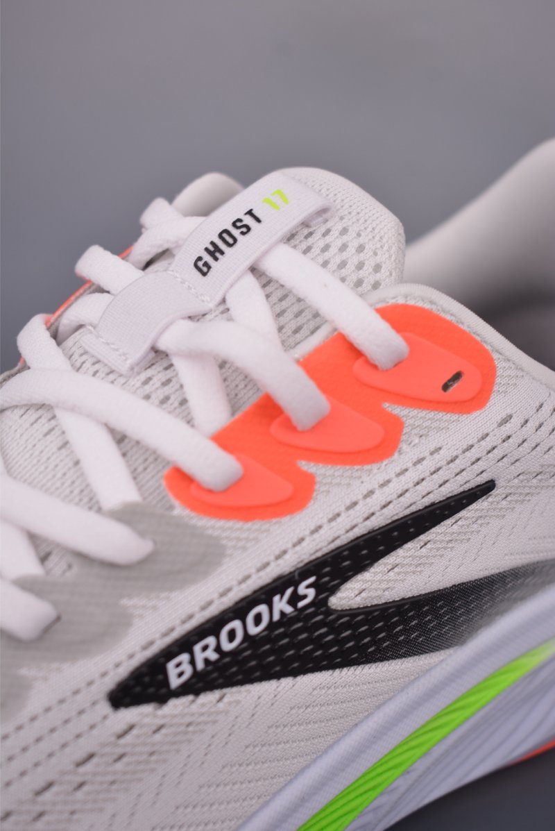 Brooks Ghost 17 DNA LOFT V2 view