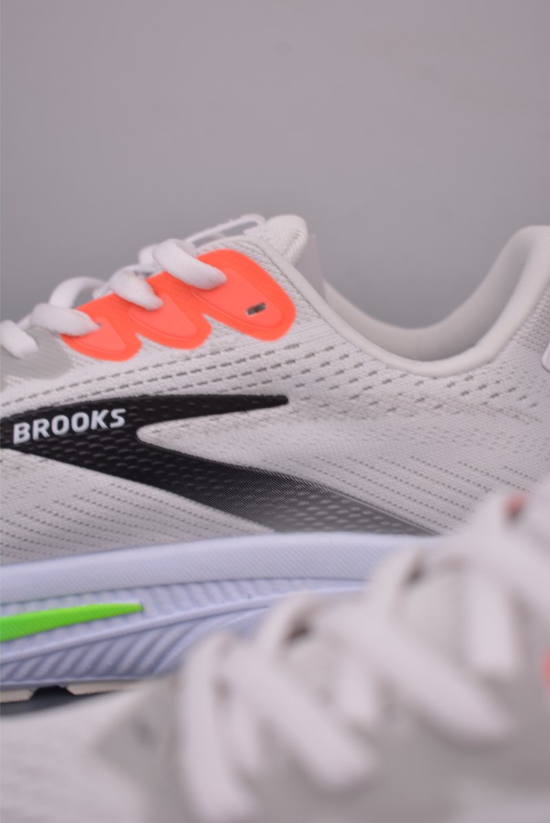 Brooks Ghost 17 DNA LOFT V2 view
