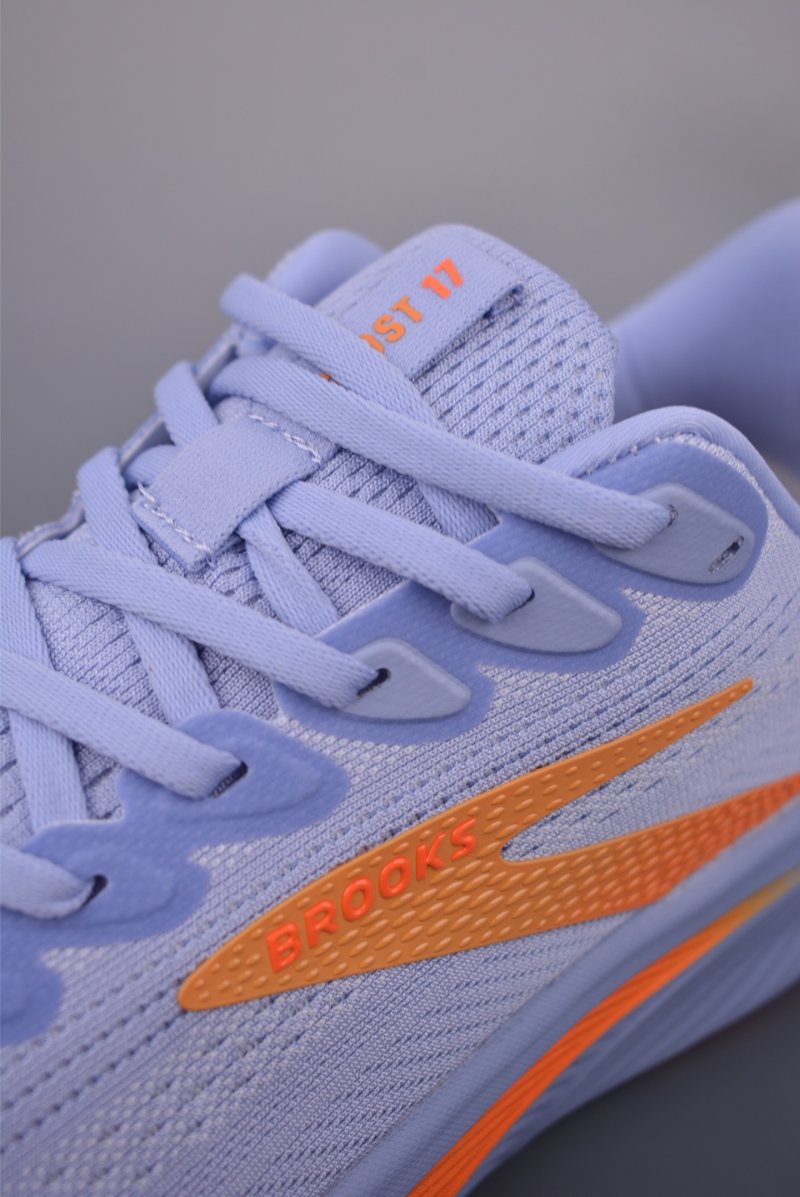 Brooks Ghost 17 DNA LOFT V2 view