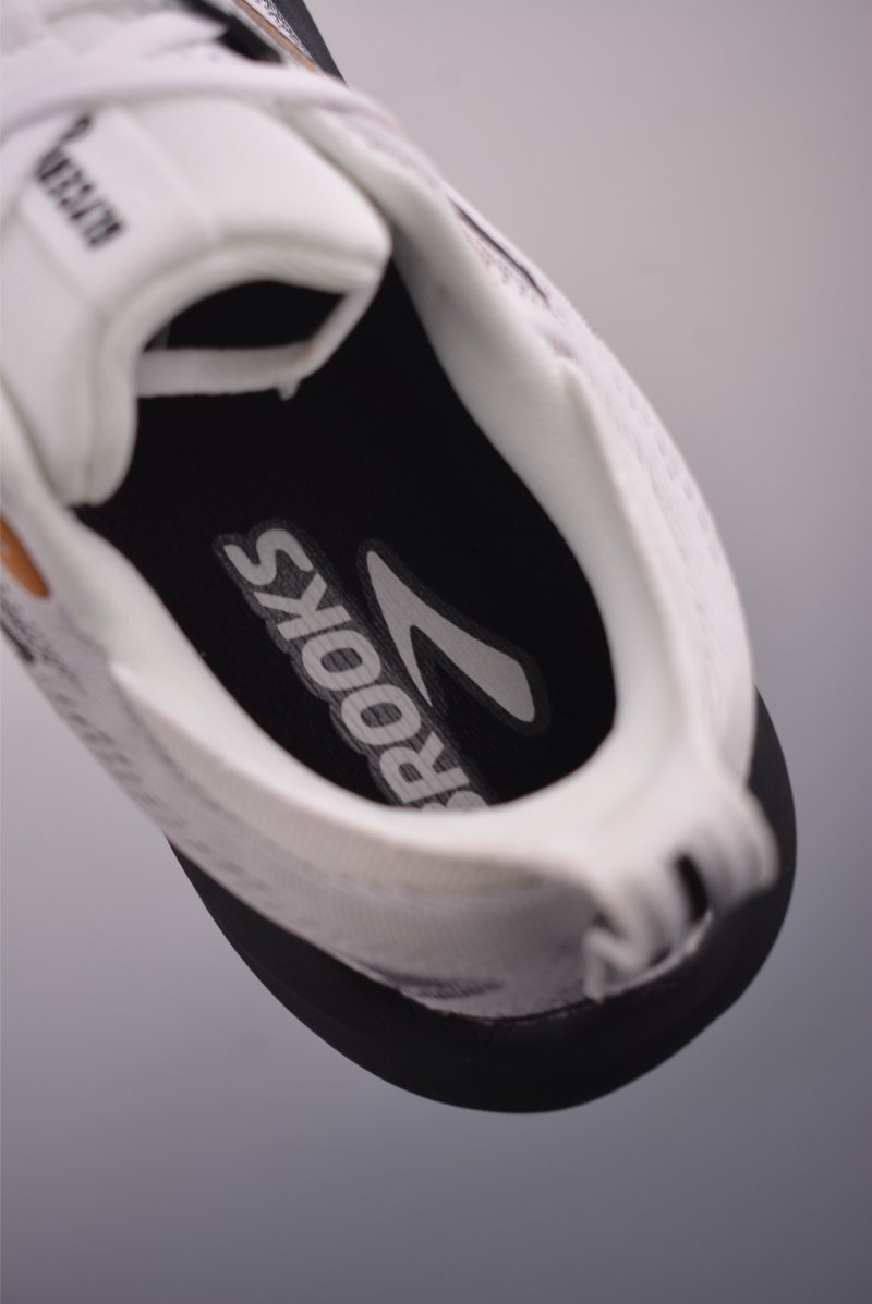 Brooks Glycerin 22 DNA LOFT V2 view