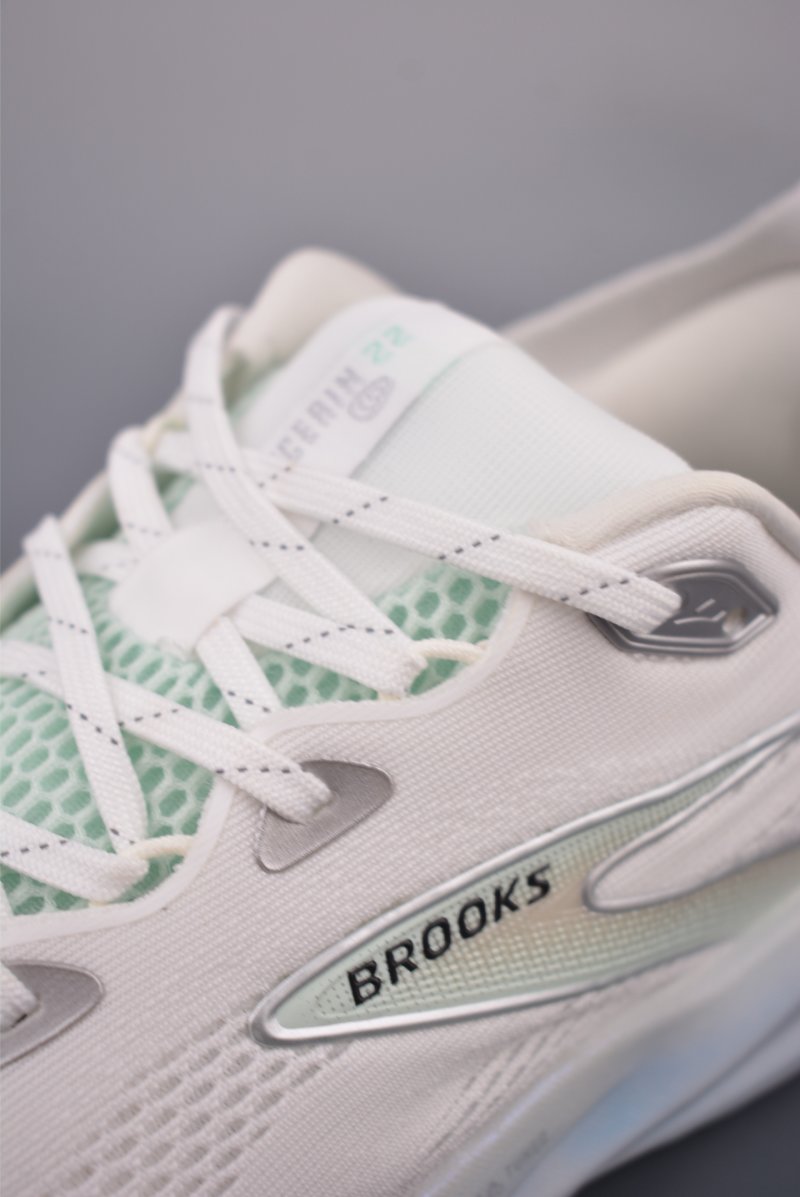 Brooks Glycerin 22 DNA LOFT V2 view