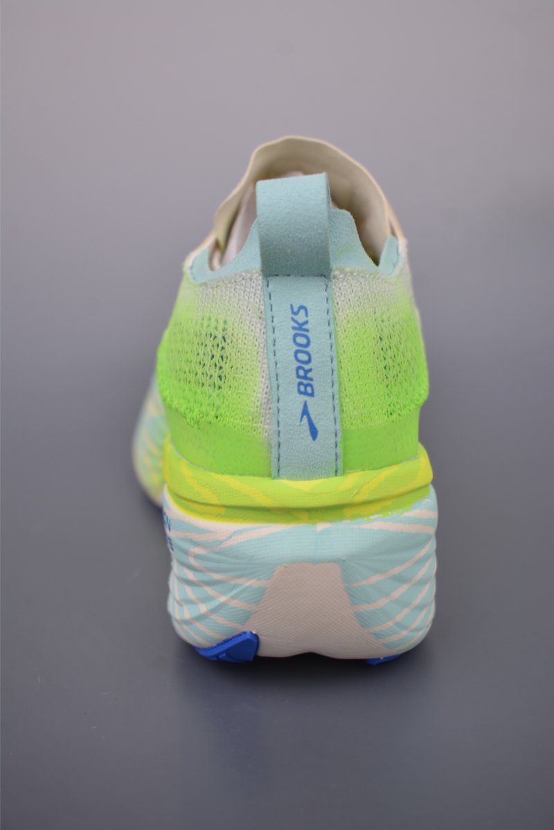 Brooks Hyperion Elite 4 DNA LOFT V2 view