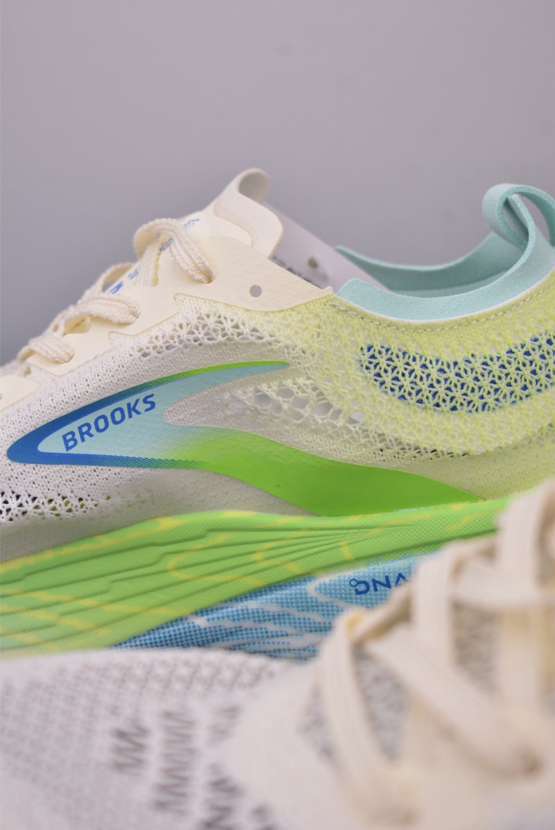 Brooks Hyperion Elite 4 PB DNA LOFT view
