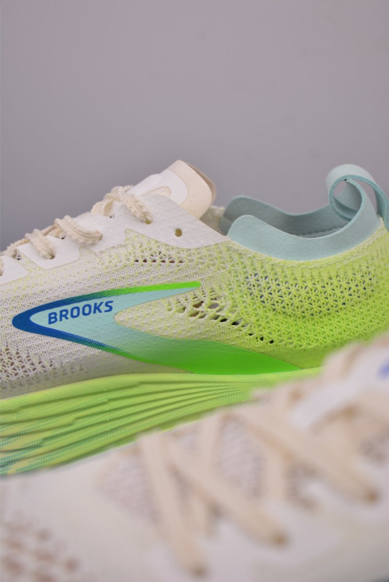 Brooks Hyperion Elite 4 PB DNA LOFT view