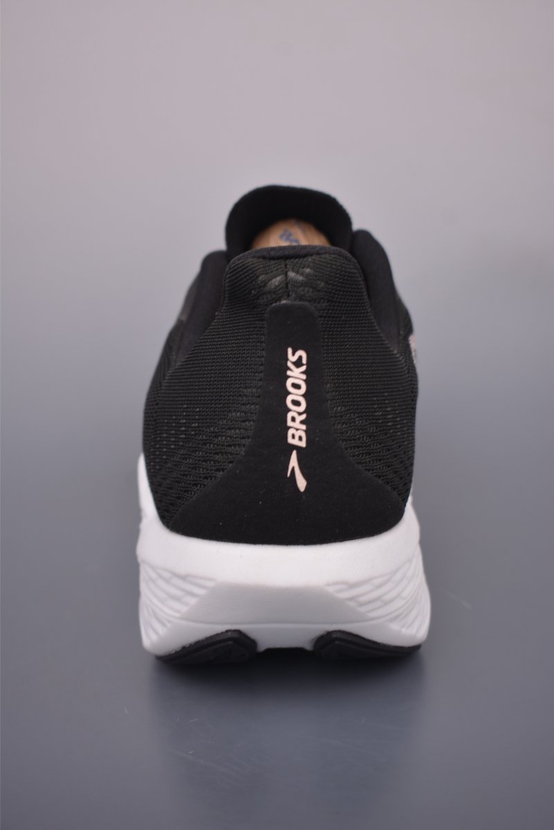 Brooks Hyperion Max 2 view