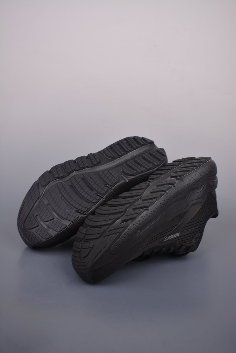Brooks Hyperion Max 2 view