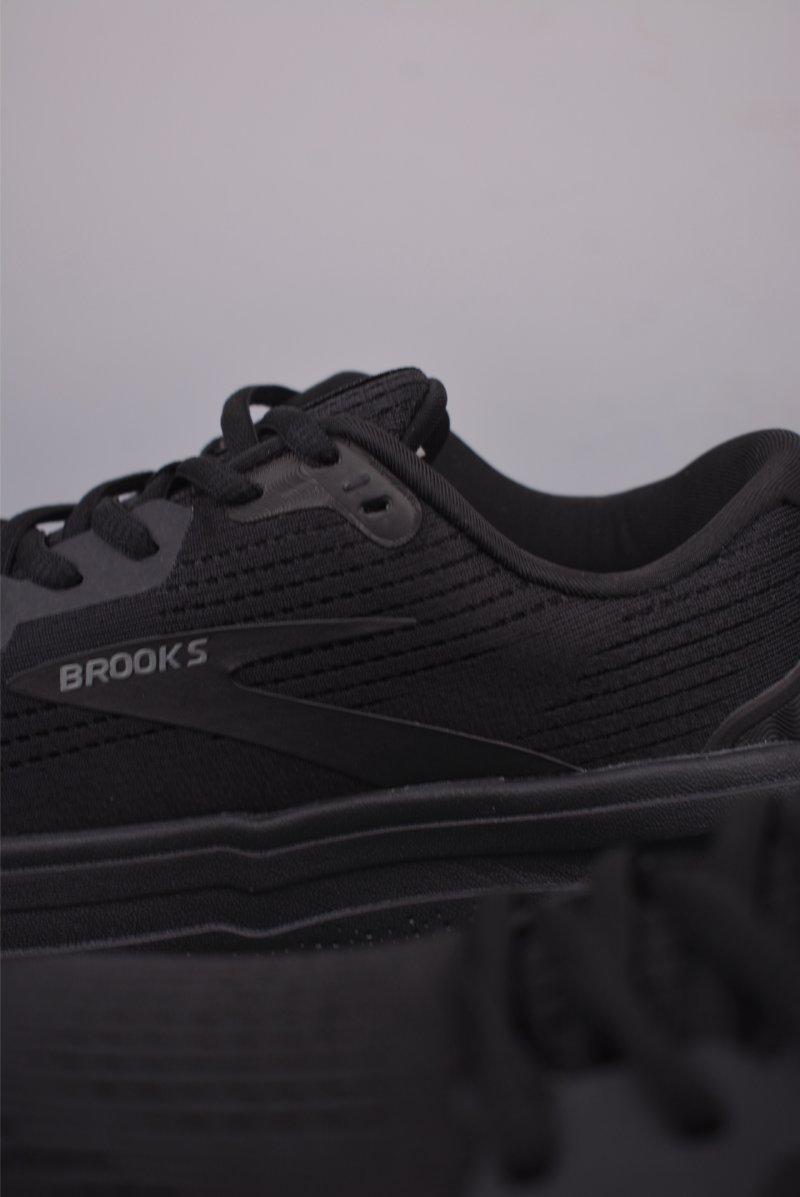 Brooks Hyperion Max 2 view