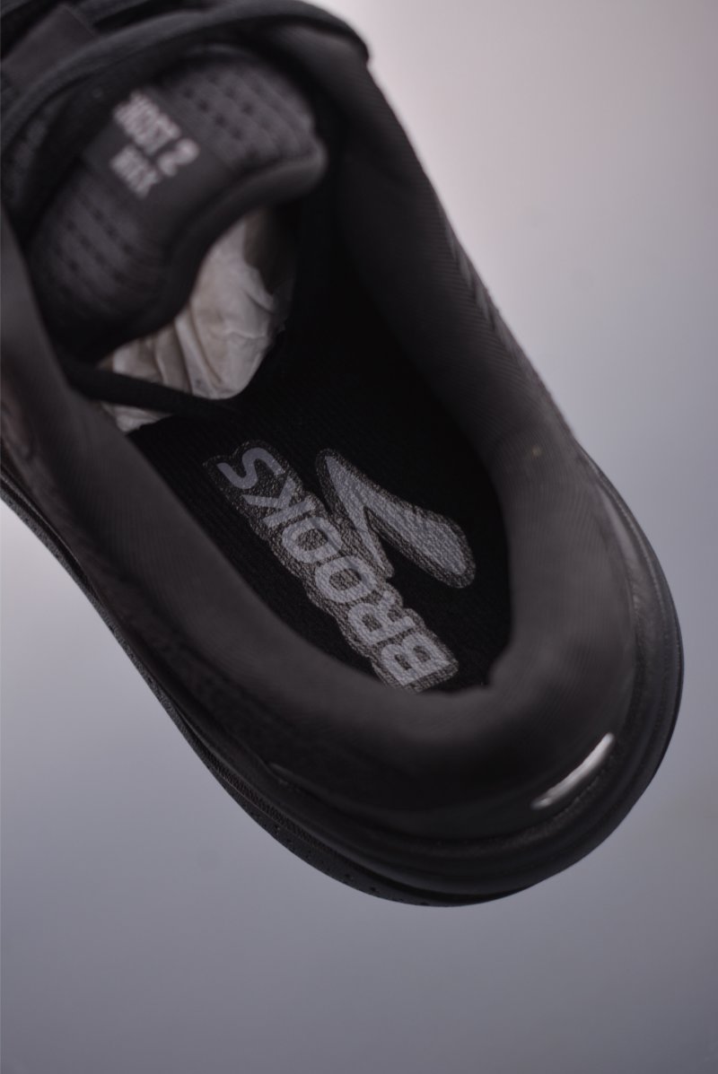 Brooks Hyperion Max 2 view