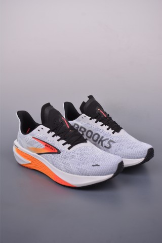 Brooks Hyperion Max 2 view 28