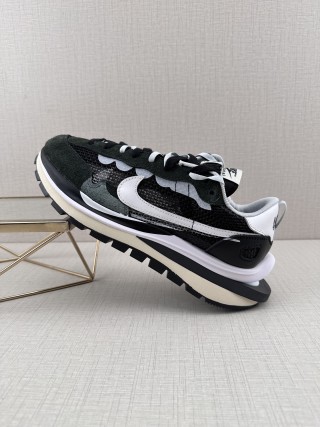 Nike Sacai x LDV Vaporwaffle 'Sesame Blue Void' view 11