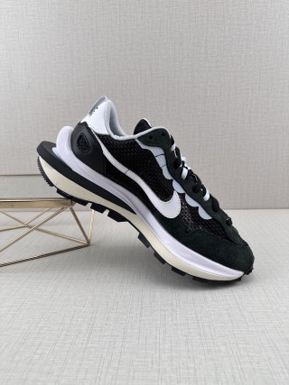 Nike Sacai x LDV Vaporwaffle 'Sesame Blue Void' view 12