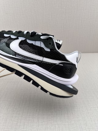 Nike Sacai x LDV Vaporwaffle 'Sesame Blue Void' view 18