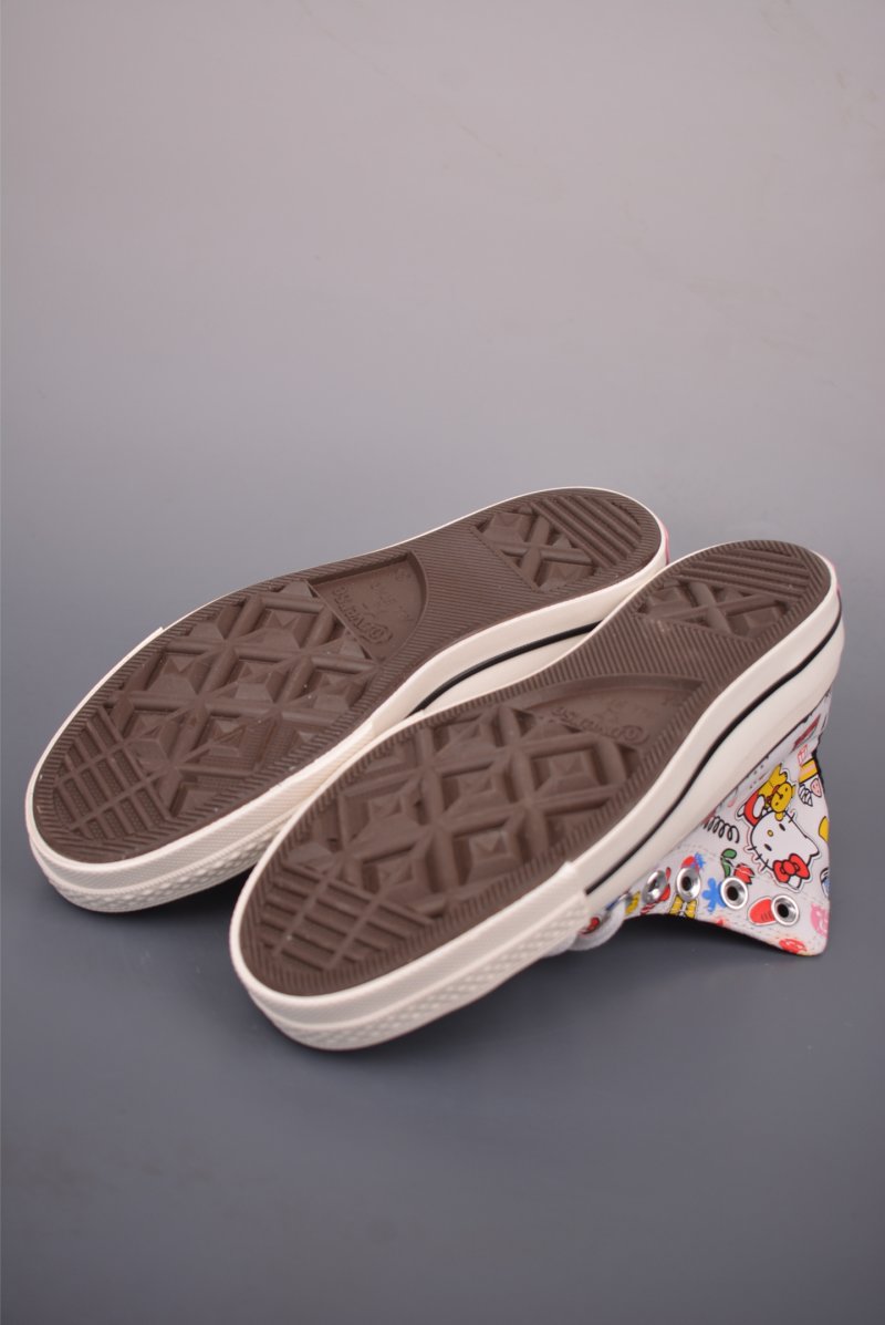 Converse Chuck 70s x Hello Kitty 'Gold' view