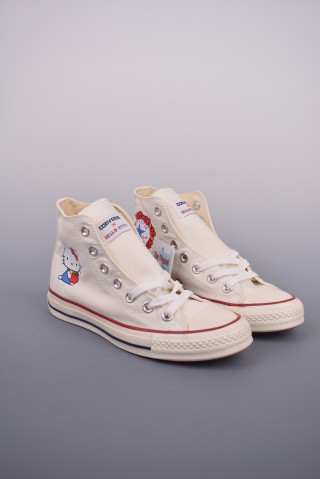Converse x Hello Kitty And Friends view 1