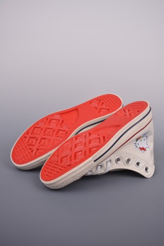 Converse x Hello Kitty And Friends view 3