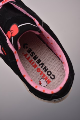 Converse x Hello Kitty One Star 'Black / Pink' view 9