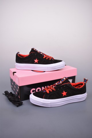 Converse x Hello Kitty One Star 'Black / Red' view 5