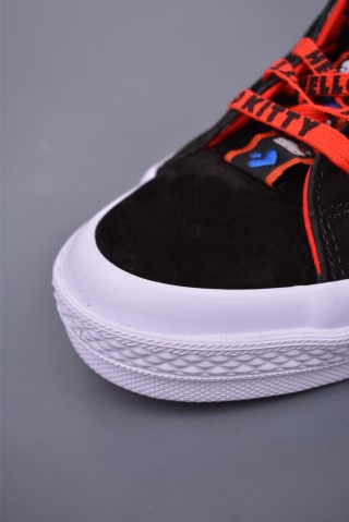 Converse x Hello Kitty One Star 'Black / Red' view 6