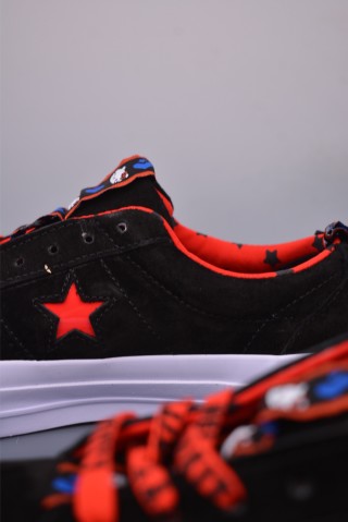 Converse x Hello Kitty One Star 'Black / Red' view 8