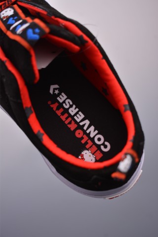 Converse x Hello Kitty One Star 'Black / Red' view 9