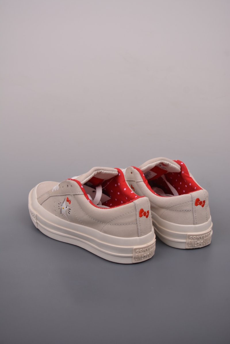 Converse x Hello Kitty One Star 'Crystal' view