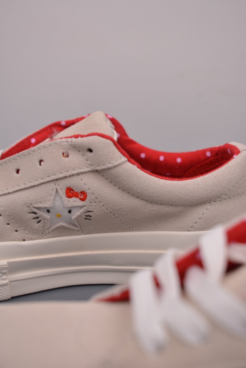 Converse x Hello Kitty One Star 'Crystal' view