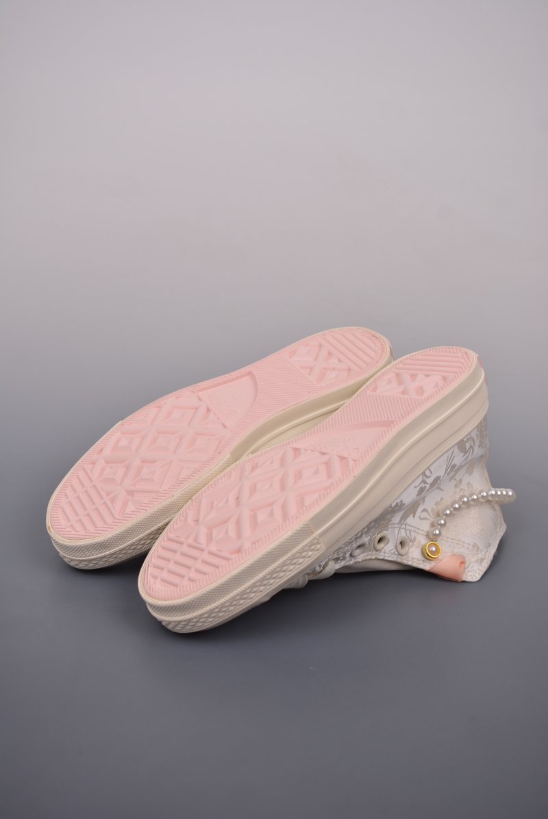 Converse Chuck 1970s 'White / Pink' view