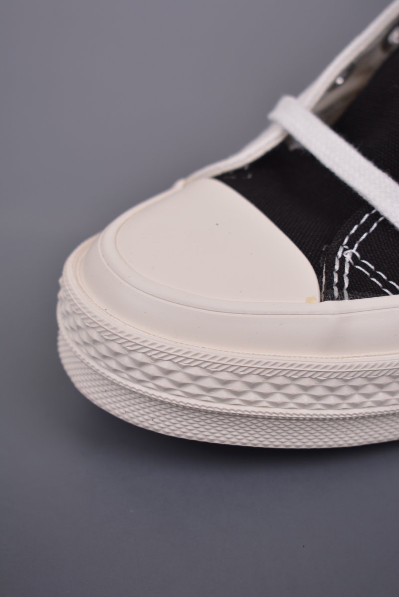 Converse x Off-White Chuck 3.0 'Black / White' view