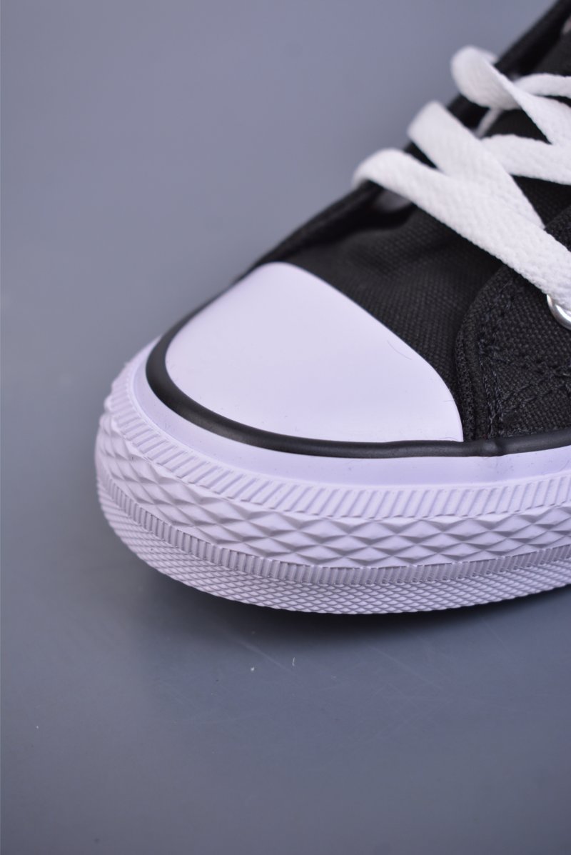 Converse x Tom and Jerry Chuck Taylor 'Black / White' view