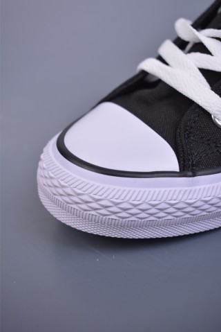 Converse x Tom and Jerry Chuck Taylor 'Black / White' view 6