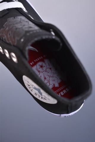 Converse x Tom and Jerry Chuck Taylor 'Black / White' view 9