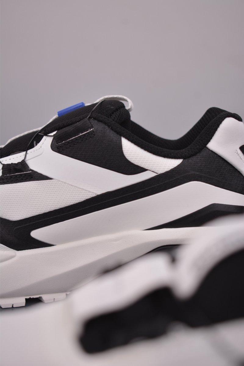 Descente Snow Trek GTX view