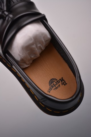 Dr. Martens Classic Boot 'Black' view 9