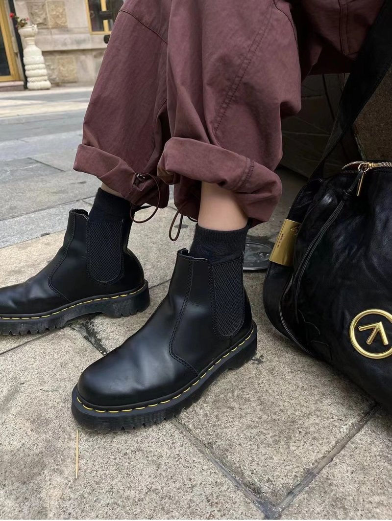Dr. Martens 2976 Chelsea Boot