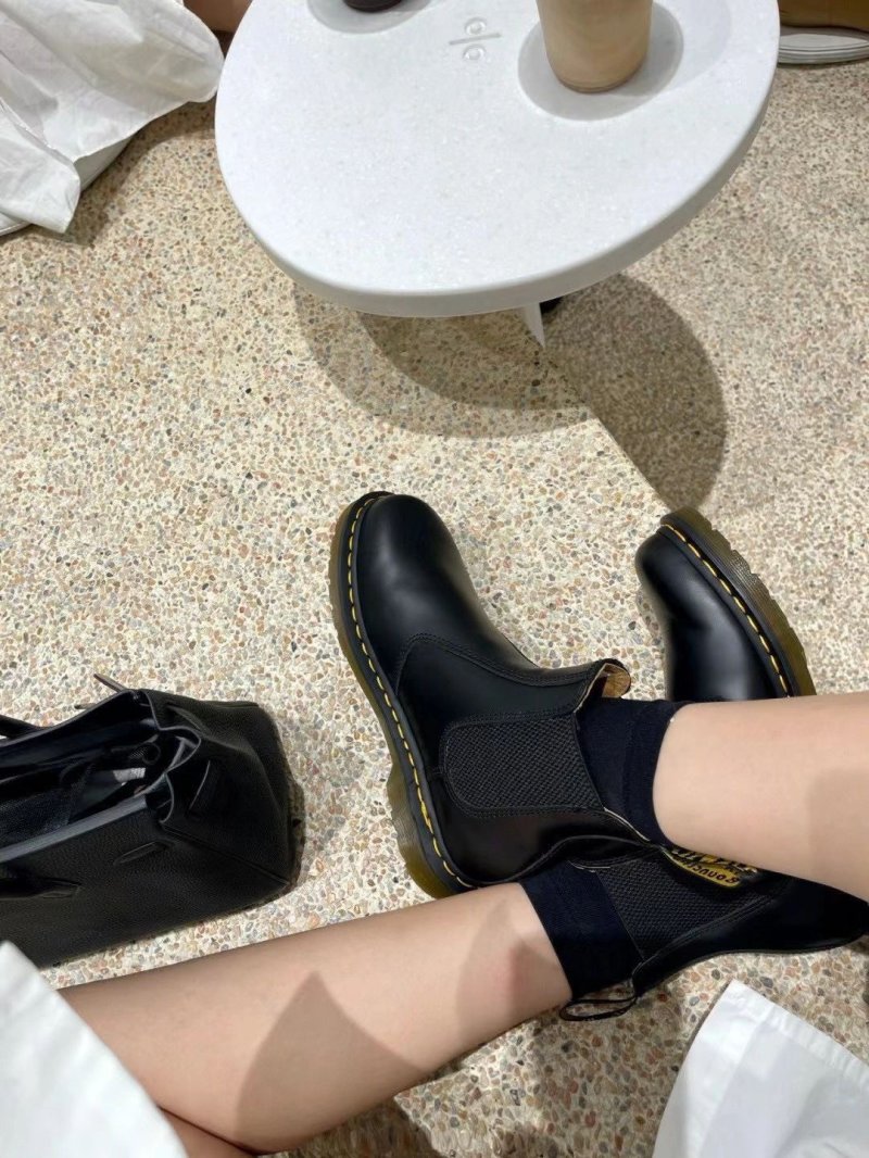 Dr. Martens 2976 Chelsea Boot view